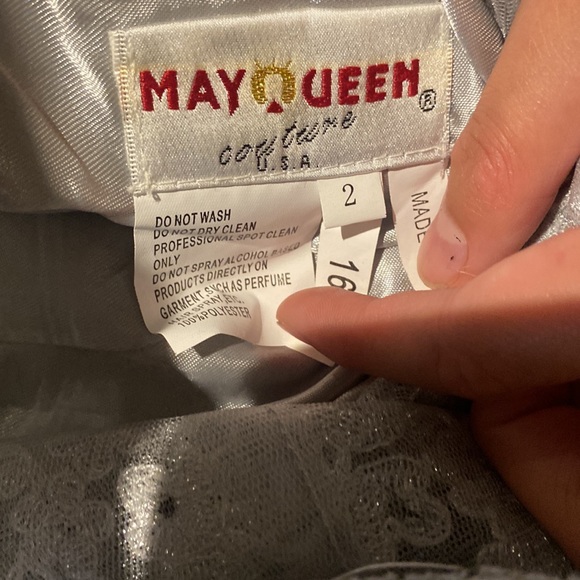 Grad dress•size 2• worn one•no stains or rips - Picture 3 of 4